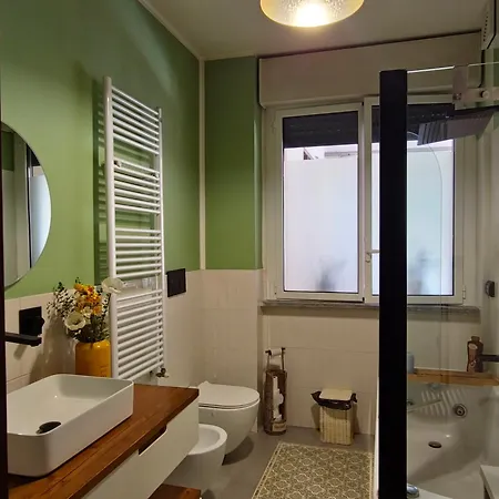 Oasi - Idromassaggio E Relax Per 4 Persone アパート ミラノ